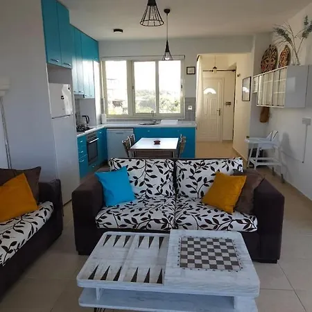 Апартаменты Flat And Rooftop, Turtle Bay Village *