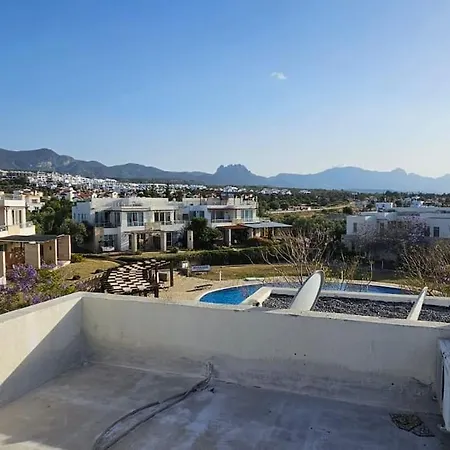 Апартаменты Flat And Rooftop, Turtle Bay Village *
